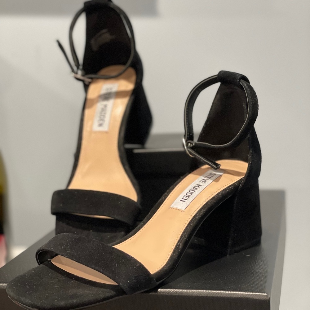 Black Steve Madden sandal w/ heel